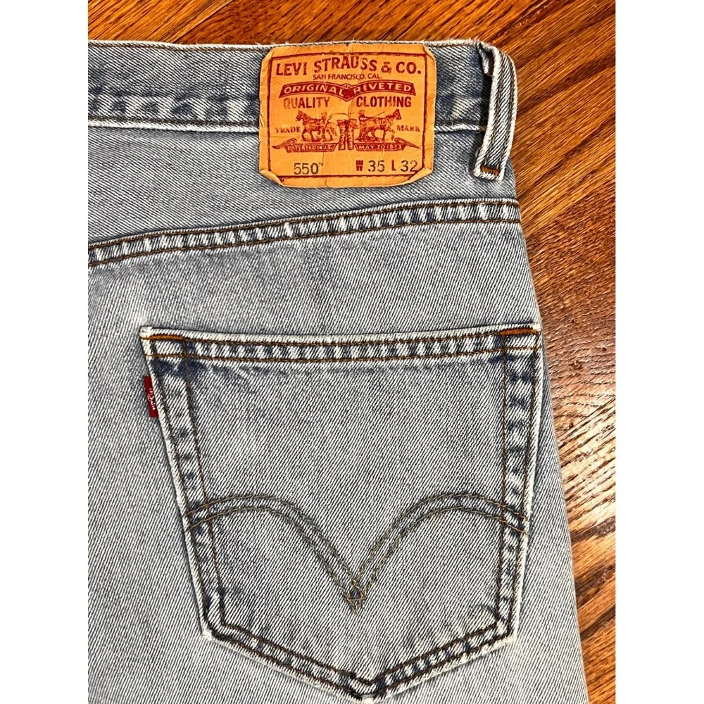 Levis 550 Relaxed Fit‎ Jeans Mens 35x32 Light Wash Blue Denim 00550-4891